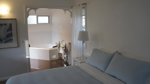 Amelina Cottages - Kawana Tourism 18