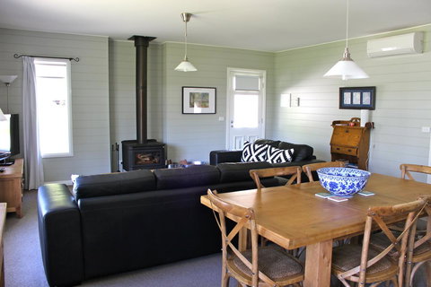 Amelina Cottages - Kawana Tourism 27