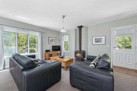 Amelina Cottages - Kawana Tourism 1