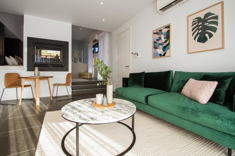 Hepburn Springs Escape - Kawana Tourism 8