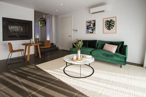 Hepburn Springs Escape - Kawana Tourism 9