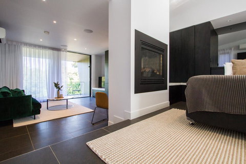 Hepburn Springs Escape - Kawana Tourism 6