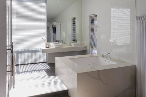 Hepburn Springs Escape - Kawana Tourism 4