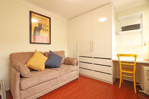 Colour Pop Fitzroy - 3 Bedroom Pet Friendly - Kawana Tourism 16