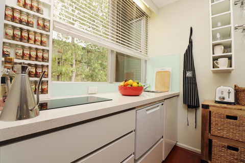 Colour Pop Fitzroy - 3 Bedroom Pet Friendly - Kawana Tourism 5