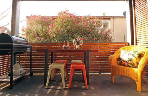 Colour Pop Fitzroy - 3 Bedroom Pet Friendly - Kawana Tourism 8