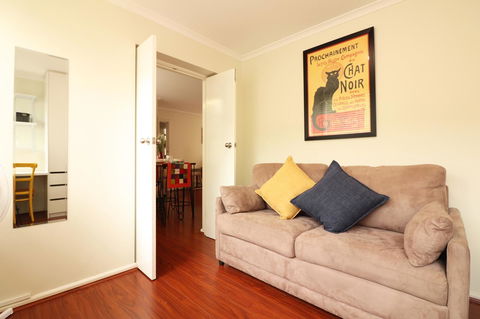 Colour Pop Fitzroy - 3 Bedroom Pet Friendly - Kawana Tourism 17