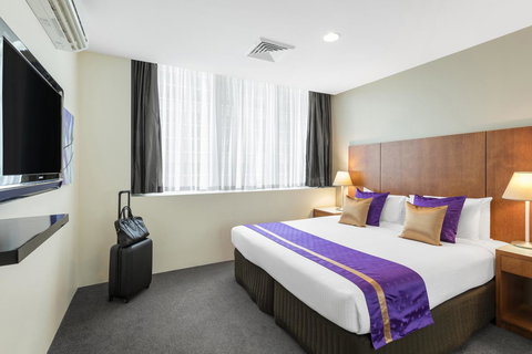 Park Regis Griffin Suites - Kawana Tourism 6