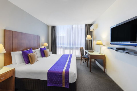 Park Regis Griffin Suites - Kawana Tourism 11