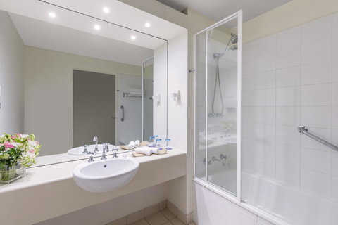 Park Regis Griffin Suites - Kawana Tourism 19