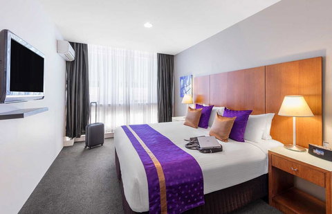 Park Regis Griffin Suites - Kawana Tourism 9