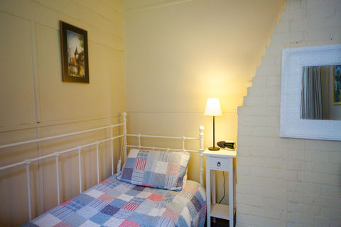 Healesville Apartments - Kawana Tourism 35