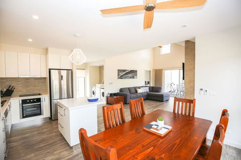Amber Mist Villa Two - Kawana Tourism 15