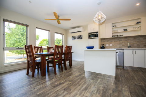 Amber Mist Villa Two - Kawana Tourism 18