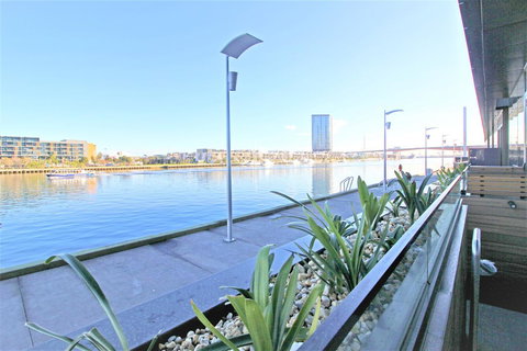Auzzie Apartments Docklands, Melbourne - Kawana Tourism 12