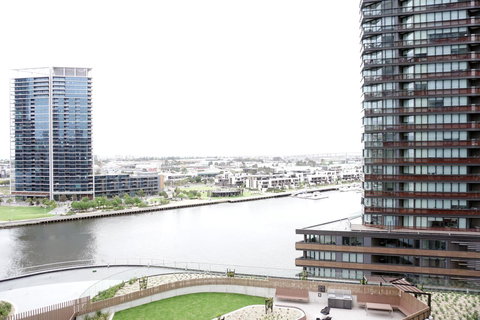 Auzzie Apartments Docklands, Melbourne - Kawana Tourism 6