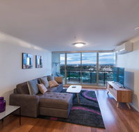 St Kilda Road Park View 3 Bedroom Luxury Apartment - Kawana Tourism