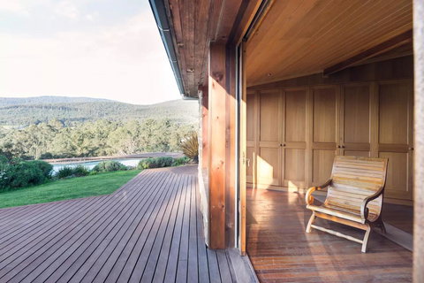 Kangaroo Manor - Kawana Tourism 24