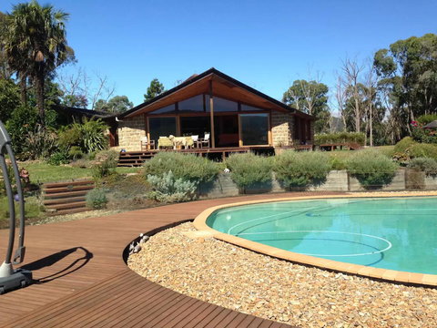 Kangaroo Manor - Kawana Tourism 28