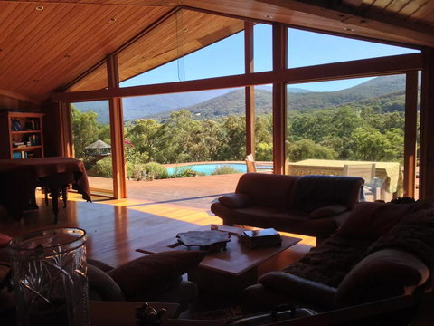 Kangaroo Manor - Kawana Tourism 0