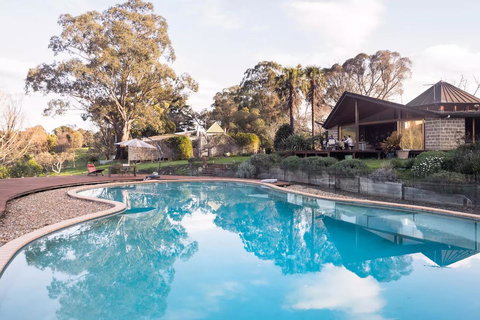 Kangaroo Manor - Kawana Tourism 26