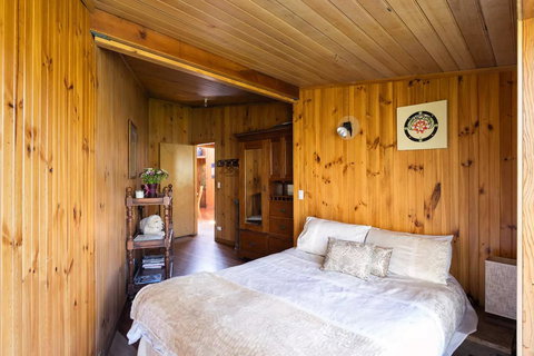 Kangaroo Manor - Kawana Tourism 18