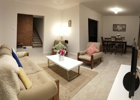 The Gallery Hours - Kawana Tourism 10