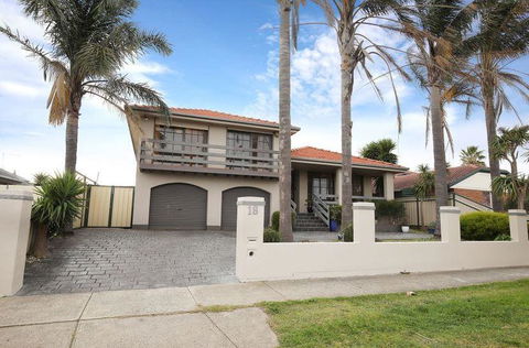 The Gallery Hours - Kawana Tourism 7