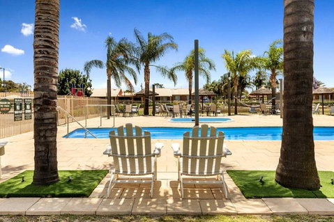 Lakeside Country Club - Kawana Tourism 0