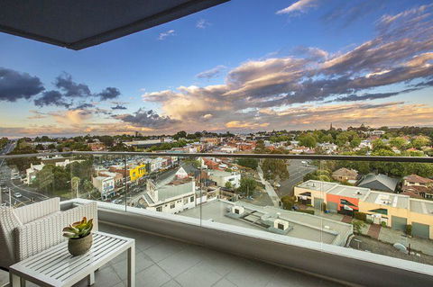 Clara Q Apartments - Kawana Tourism 9