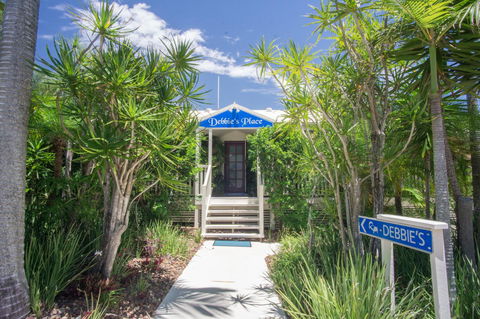 Debbie\'s Place - Kawana Tourism 0