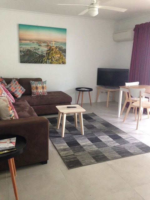 Chez Noosa Resort Motel - Kawana Tourism 18