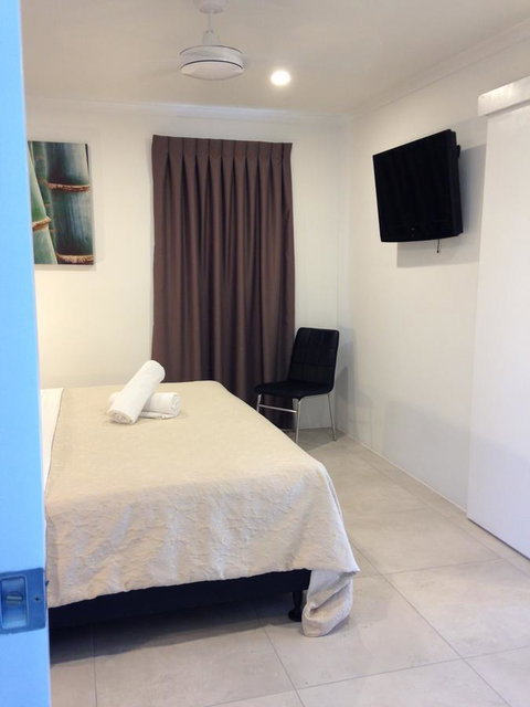 Chez Noosa Resort Motel - Kawana Tourism 12