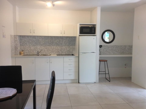 Chez Noosa Resort Motel - Kawana Tourism 5