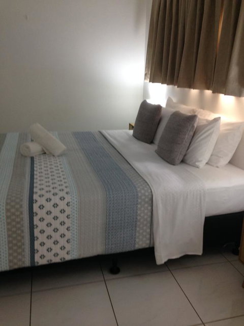 Chez Noosa Resort Motel - Kawana Tourism 27