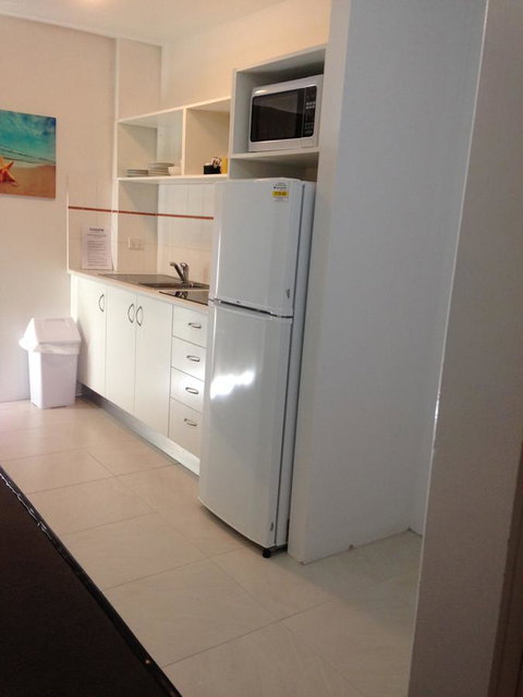 Chez Noosa Resort Motel - Kawana Tourism 0