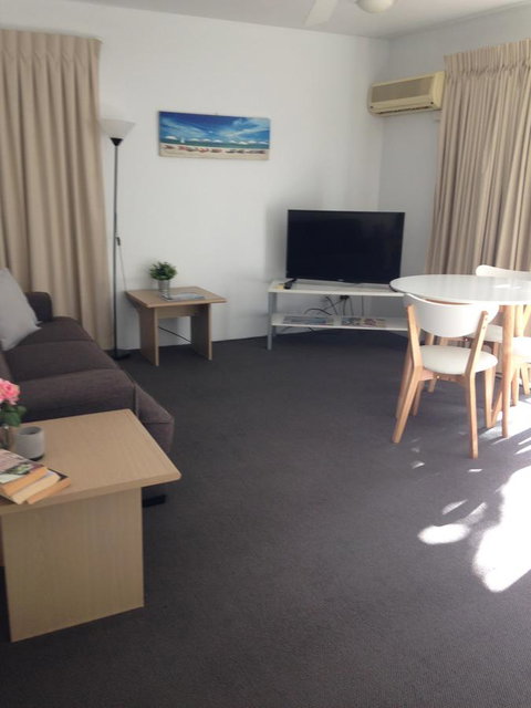Chez Noosa Resort Motel - Kawana Tourism 1