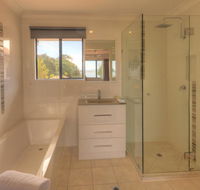 Dolphin Waters - Kawana Tourism