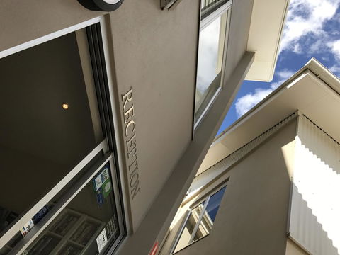 Rainbow Ocean Palms Resort - Kawana Tourism 19