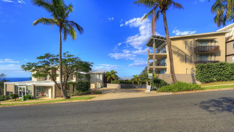 Rainbow Ocean Palms Resort - Kawana Tourism 12