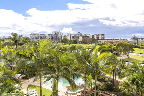 The Mirage Resort Alexandra Headland - Kawana Tourism 35