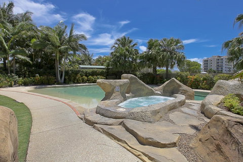 The Mirage Resort Alexandra Headland - Kawana Tourism 8