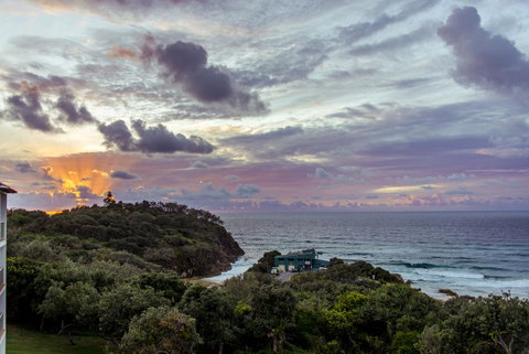 Whale Watch Ocean Beach Resort - Kawana Tourism 4