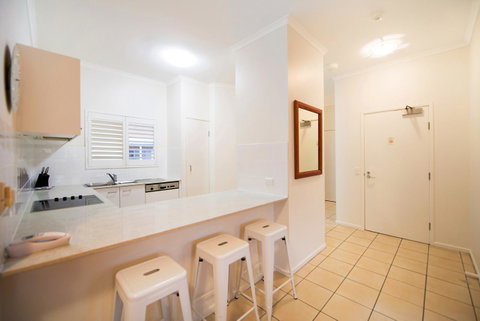 Whale Watch Ocean Beach Resort - Kawana Tourism 9