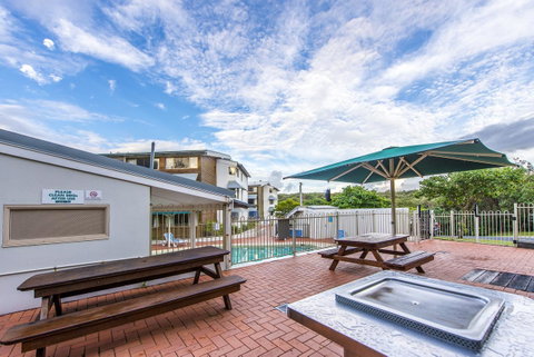Whale Watch Ocean Beach Resort - Kawana Tourism 2