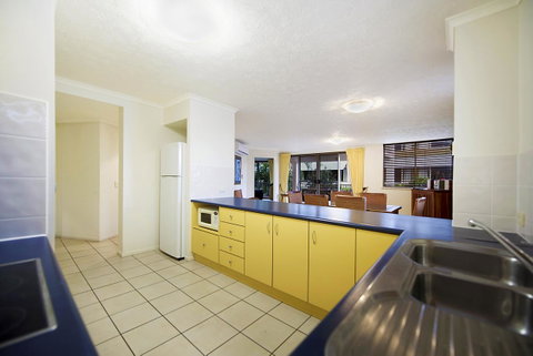 Whale Watch Ocean Beach Resort - Kawana Tourism 13