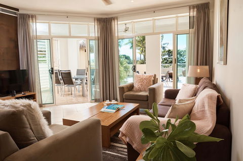 Sea Change Beachfront Apartments - Kawana Tourism 5