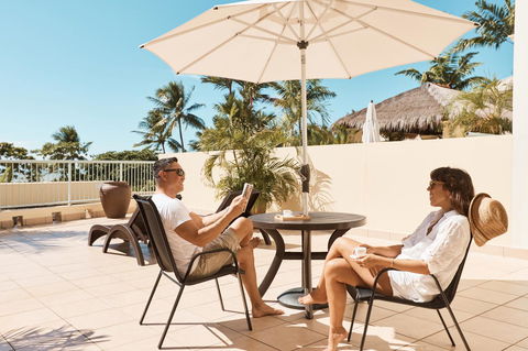 Sea Change Beachfront Apartments - Kawana Tourism 8