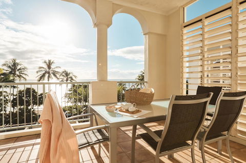 Sea Change Beachfront Apartments - Kawana Tourism 0