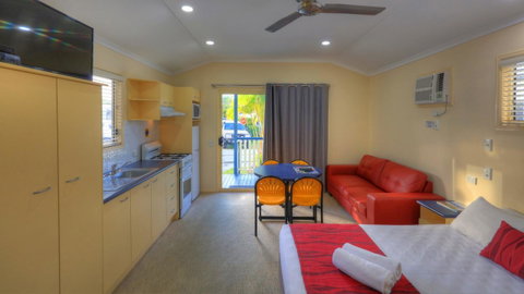 Alex Beach Cabins And Tourist Park - Kawana Tourism 23
